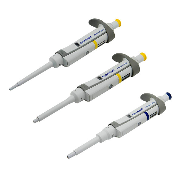 Zestaw pipet Eppendorf Research® Plus - k-5452 - zestaw-pipet-eppendorf-research-plus - 2-20-%c2%b5l-20-200-%c2%b5l-100-1000-%c2%b5l - z-3-x-ept-i-p-s-box-2-0-po-96-koncowek-do-kazdej-pipety-i-dlugopis-przypominajacym-pipete - 3123-000-918