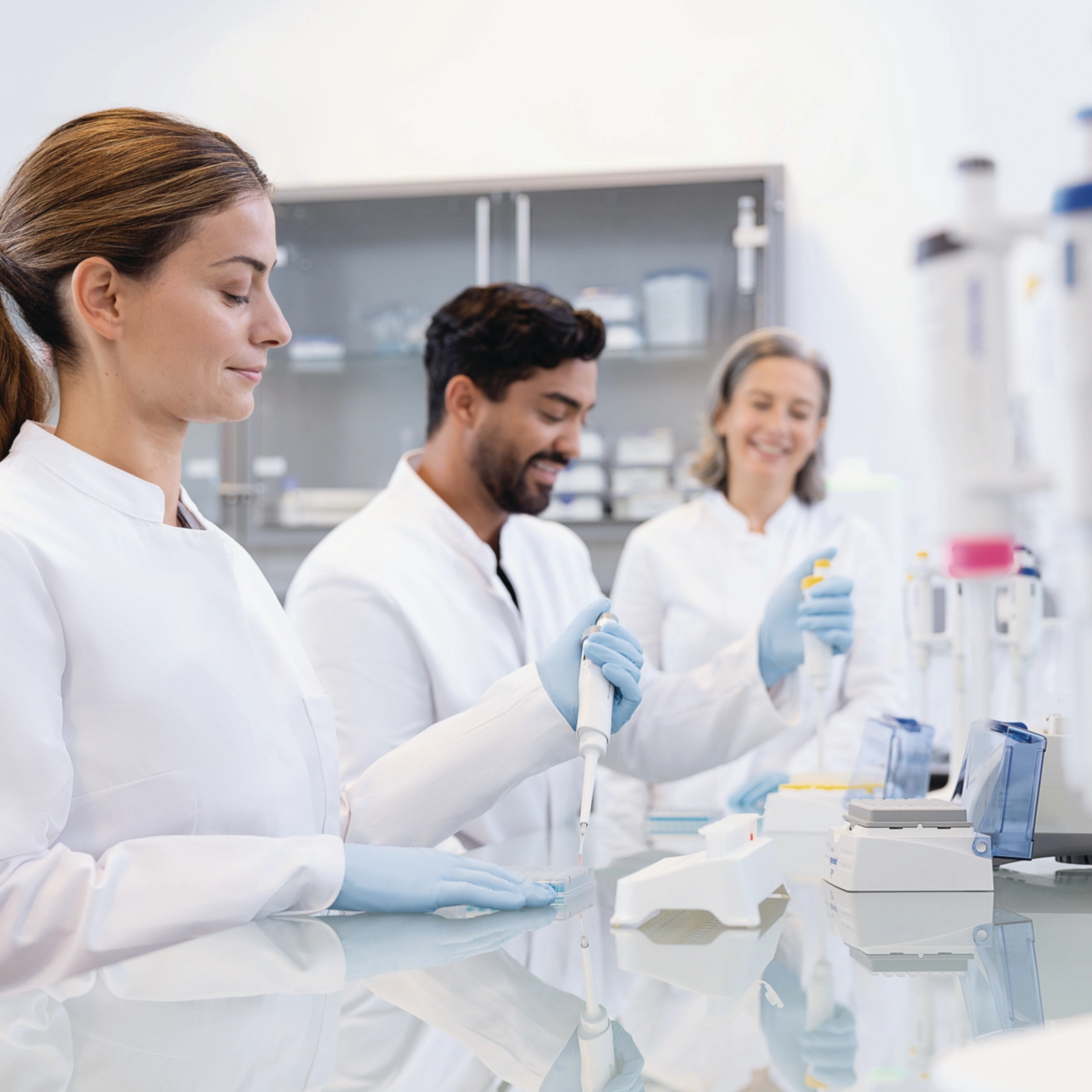 Pipety jednokanałowe Eppendorf Research neo lab 3 Pipety jednokanałowe Eppendorf Research neo lab 3